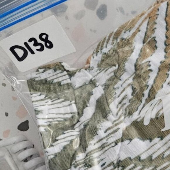 Chicos Zenergy Top Size 3 (XL) Ikat Print Short Sleeve‎ Lightweight - Picture 9 of 9